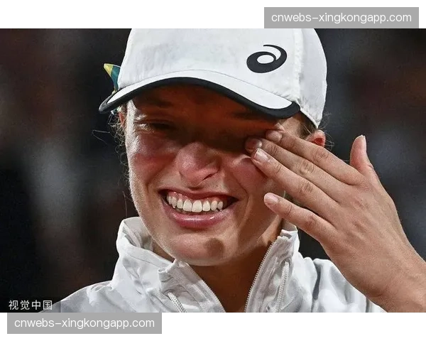 德国摔跤俱乐部前队医涉性侵案开庭，引发体坛对安全政策的反思。